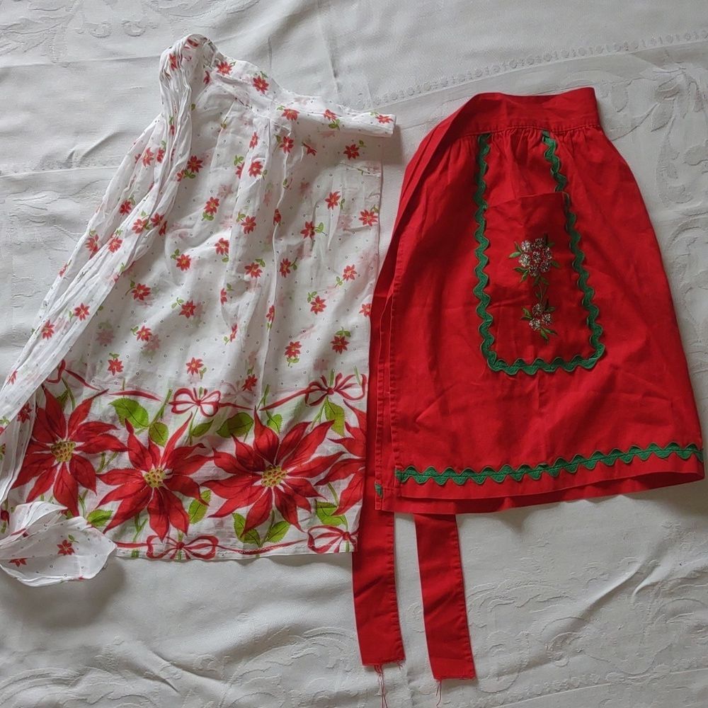 Vintage Christmas Apron Set of 2 Red White Holiday Hostess Retro Cottagecore